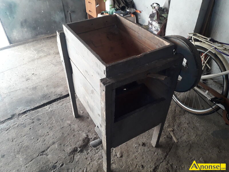 M�ynek  opis dodatkowy: Wietrznik do zbo�a widoczny na zdj�ciu.  Wi�cej informacji pod numerem telefonu 