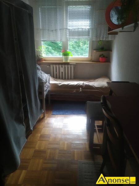 NA�KOWSKICH , stancja 10m<sup>2</sup>, dla studentki, bardzo dobre warunki, dost�p do �azienki, blisko przystanek, dost�p do kuchni, internet, dobry dojazd do wszystkich uczelni opis dodatkowy: w�a�ciciel 80 l, spokojny, bezkonfliktowy, w mieszkaniu kotka i rybki, atrakcyjne warunki, na wyposa�eniu laptop