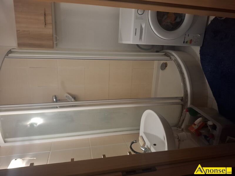 NIWA , M-3, 50m<sup>2</sup>, p. 4/4, dla spokojnych os�b informacje dodatkowe: do zamieszkania, widna kuchnia, wc i �azienka osobno, du�y balkon, blisko szko�a, blisko sklep, blisko przystanek, blisko przychodnia, blisko przedszkole, bardzo dobra lokalizacja opis dodatkowy: Mieszkanie 2-pokojowe, oddzielnie widna kuchnia, oddzielnie wc i �azienka z kabin� prysznicow�. Du�y korytarz z szafami. Cz�ciowo umeblowane. Pod blokiem du�y parking. Mieszkanie dost�pne od zaraz. Zapraszam do obejrzenia. 