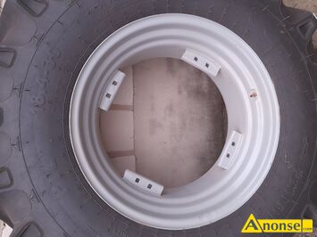 Anonse OPONY, Opony 2 sz z felgami 18,4X30 nowe, nieu�ywane, zdj�te z MF385, stan idealny, c.4.600z� do uzg.. ZAWIEPRZYCE