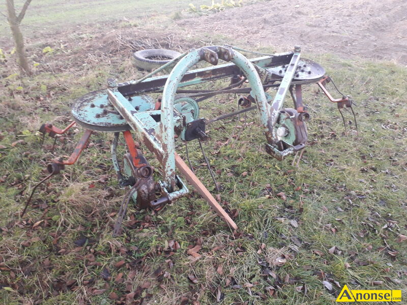 przetrz�sarka  opis dodatkowy: Paj�k do siana  , na 6-z�b�w  stan przedmiotu transakcji: stan bardzo dobry