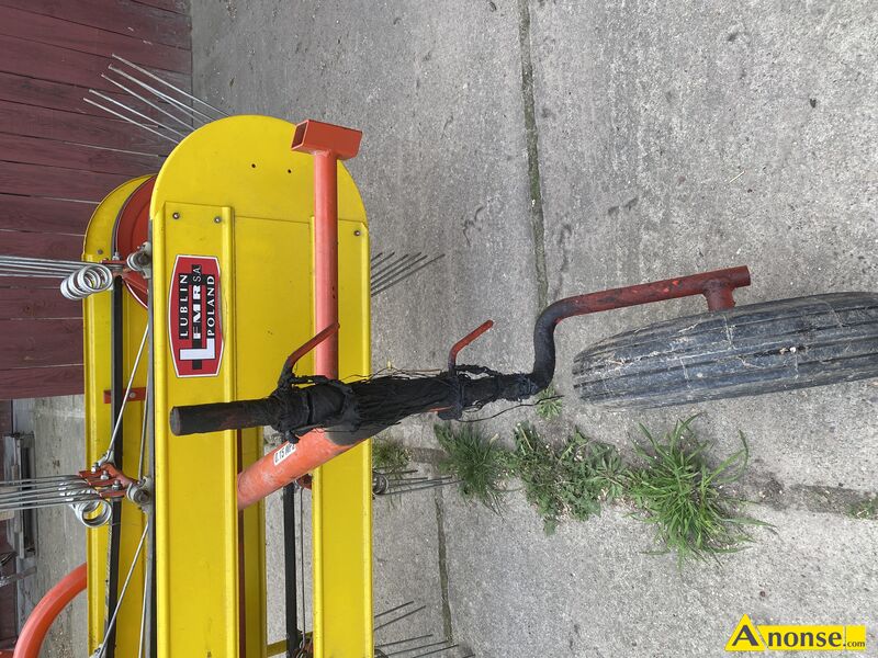 przetrz�sarko -zgrabiarka, ta�mowa opis dodatkowy: Jak nowa ma�o u�ywana trzymana ca�y czas pod dachem od kilku lat nieu�ywana  stan przedmiotu transakcji: stan bardzo dobry