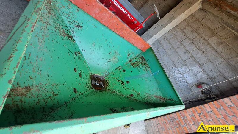 rozsiewacz , 2-talerzowy opis dodatkowy: Rozsiewacz nawoz�w Rotina Werk typ 1.081 w stanie dobrym/ bardzo dobrym - w pe�ni sprawny.
Z ty�u 'zak�adka', kt�r� mo�na zdj�� - do u�atwienia za�adunku.
Pojemno�� zasypowa 1000lt.
Dwie d�wignie do regulacji dawki - lewa/prawa strona, ��czone i otwierane hydraulicznie, na 1 si�ownik.

Polecam stan przedmiotu transakcji: stan dobry - image 1