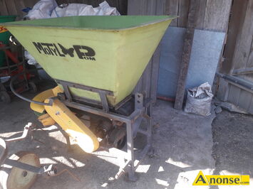 Anonse ROZSIEWACZ, Sprzedam rozsiewacz motyl w �adnym stanie jak na swoje lata. Zapraszam do zakupu, stan bardzo dobry, c.2.650z�. KUCZKI WIE� 79