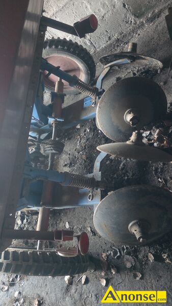 sadzarka , do ziemniak�w, AGROMET PIONIER S222, 2-rz�dowa opis dodatkowy: Witam
Do sprzedania sadzarka do ziemniak�w S222/2
Sadzarka w 100% sprawna, nie wymaga �adnego wk�adu finansowego
Mo�liwo�� regulacji szeroko�ci mi�dzyrz�dzi. 70/75 cm 
Du�a regulacja g�sto�ci sadzenia  stan przedmiotu transakcji: stan bardzo dobry