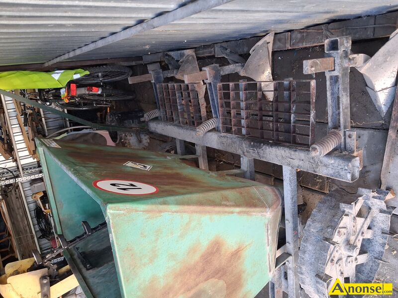 sadzarka , do ziemniak�w opis dodatkowy: Mam na sprzeda� sadzark� dwurz�dow� do ziemniak�w produkcji polskiej  stan przedmiotu transakcji: stan dobry - image 1