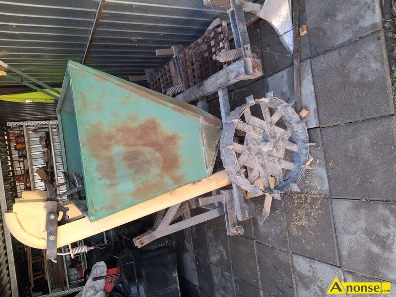 sadzarka , do ziemniak�w opis dodatkowy: Sadzarka do ziemniak�w dwurz�dowa produkcji polskiej sprawna stan przedmiotu transakcji: stan dobry