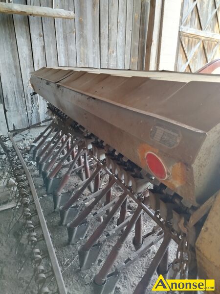 siewnik , rz�dowy, POZNANIAK opis dodatkowy: Siewnik zbo�owy poznaniak 2.7m. Cena 2600 z�. stan przedmiotu transakcji: stan dobry