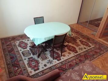 Anonse �R�DMIE�CIE, M-3, 45m<sup>2</sup>, p. 2/4, w�asno�ciowe, do zamieszkania, pawlacze, szafy wn�kowe, internet, piwnica, parkiet, dwustronne, bardzo dobra