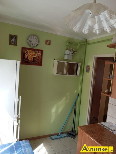 ZAMLYNIE  , M-2, 33.07m<sup>2</sup>, p. 1/7, sp�dzielcze-w�asno�ciowe informacje dodatkowe: do zamieszkania opis dodatkowy: Widna du�a kawalerka na 1 pi�trze budynku 7 pi�trowym mieszkanie umeblowane terakota glazura panele pod�ogowe okna pcv bez piecyka �ciany g�ad� gipsowa du�y balkon ogrzewanie miejskie domofon woda miejska blisko szko�a podstawowa blisko ko�ci� katolicki blisko przeczkole przystanki autobusowe market biedronka targ piwnica lokatorska winda osobowa pe�na infrastruktura mi�e s�siedztwo mieszkanie nie zad�u�one zdala od bloku miejsca parkingowe za dormo internet �azienka WC razem telewizja kablowa cena do negocjacji mo�liwo�� innych propozycji transakcji na miejscu mo�liwa zamiana na wi�ksze  - image 1