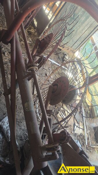 zgrabiarka , do siana opis dodatkowy: Witam do sprzedania zgrabiark� 7 gwiazdow� w dobrym stanie oryginalna 3 nowe opony garazowana sprzedaje z powodu likwidacji Hodowli  stan przedmiotu transakcji: stan bardzo dobry - image 1