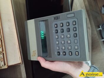 Anonse BIBELOTY, Sprzedam kalkulator PRL vintage. Rok 1978. Sprawny, ale brak kabla. Pasuje kabel od radia czy telewizora. Odbi�r osobisty, stan do