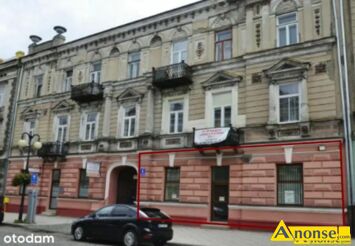 Anonse LOKAL 127m<sup>2</sup>, �R�DMIE�CIE, na dzia�alno�� us�ugow�, CENTRUM Radom ul Pi�sudskiego, witryny, atrakcyjna lokalizacja, wej�cie bezpo�rednio z ul