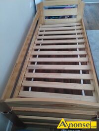 Anonse �ӯKO, Solidna, drewniana rama o wymiarach 180x80 cm. Wykonana z wysokiej jako�ci materia��w, stan bardzo dobry. W zestawie 2 skrzynie na k�