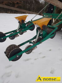 Anonse SIEWNIK, Siewnik siewniki do pietruszki marchwi cebuli fasoli buraczka i innych warzyw, zi�. Siewnik umo�liwia sianie czterech rz�d�w za je