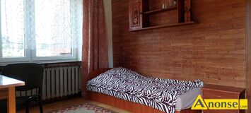 Anonse S�OWIK/ZALESIE, pokoje 100m<sup>2</sup>, dla os�b pracuj�cych, bardzo dobre warunki, umeblowane, 1 lub 2-osobowe, dost�p do �azienki, sprz�t AGD, komfo