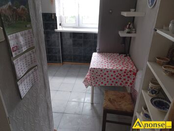 Anonse �R�DMIE�CIE, M-3, 37m<sup>2</sup>, p. 1/4, w�asno�ciowe, do odnowienia, sprz�t AGD, zabudowa kuchni, szafy wn�kowe, pawlacze, blisko sklep, nowe okna,
