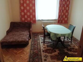 Anonse �R�DMIE�CIE, M-3, 45m<sup>2</sup>, p. 2/4, w�asno�ciowe, do zamieszkania, szafy wn�kowe, pawlacze, wc i �azienka razem, opomiarowane, widna kuchnia, ok