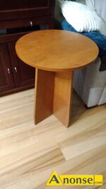 Anonse - STOLIK, kolor jasny orzech, okrągły, używany, Stolik okolicznościowy, średnica blatu 50 cm, wysokość 65 cm. Powierzchnie matowe. Mebel bez w Anonse STOLIK, kolor jasny orzech, okrągły, używany, Stolik okolicznościowy, średnica blatu 50 cm, wysokość 65 cm. Powierzchnie matowe. Mebel bez w