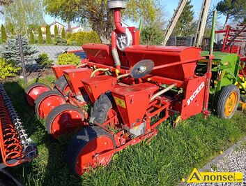 Anonse AGREGAT, AGROLIFT, Siewnik hassia do kukurydzy mechaniczny c 6200,becer z dozownikiem pneumatyczny c 8500,tel 5x1x7x7x4x9x9x7x8, stan bardzo
