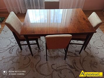 Anonse STӣ, st� u�ywany o wymiarach 80x120cm wraz z krzes�ami 4sz siedzisko i oparcie tapicerowane w kolorze be�owym, podstawa krzes�a w kolorz
