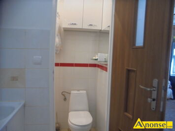 Anonse SR�DMIE�CIE, M-2, 18m<sup>2</sup>, p. 0/4, w�asno�ciowe, do zamieszkania, pawlacze, zabudowa kuchni, bardzo dobra lokalizacja, drzwi antyw�amaniowe, no