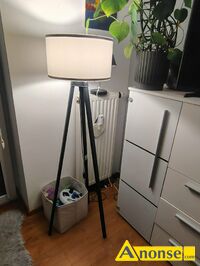 Anonse LAMPA, Lampa pod�ogowa tr�jn�g z kloszem bia�a z czarnymi n�kami, ma�o u�ywana, szybko sprzedam, stan idealny, c.130z�. LUBLIN 505-231-41