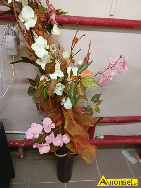 KWIETNIK ,opis dodatkowy: sprzedam dekoracyjny sztuczny kwiat w wazonie, stan b.dobry ,stan przedmi - image 0 - anonse.com