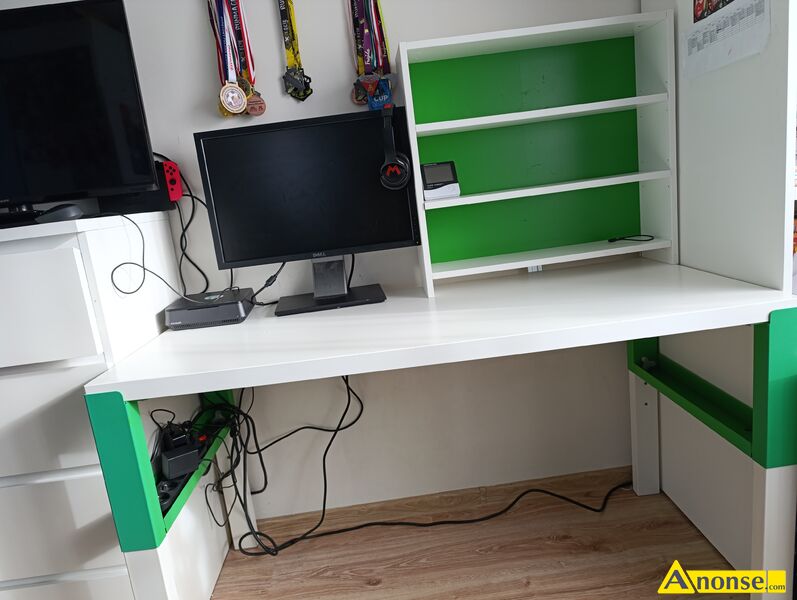 BIURKO , kolor biay,opis dodatkowy: Sprzedam biurko pahl firmy IKEA o wymiarach 128x 58 z regulowa - image 0 - anonse.com