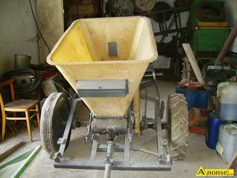 rozsiewacz , do nawozu,opis dodatkowy: Rozsiewacz nawozu KOS konny Dzień dobry. 
Sprzedam rozsiewac - image 0 - anonse.com