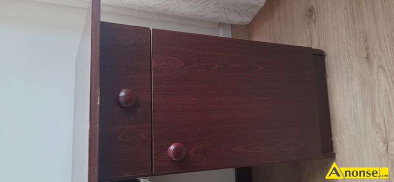 BIURKO , kolor wi�niowy, komputerowe, u�ywane,opis dodatkowy: Sprzedam u�ywane biurko w dobrym stan - image 0 - anonse.com