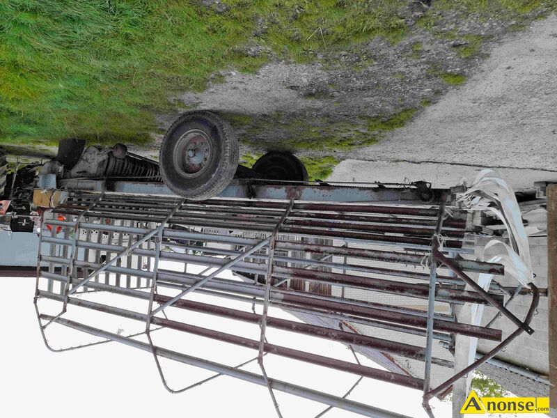 Przyczepa  samozbieraj�ca, T-050,opis dodatkowy:  sprzedam przyczep� samozbieraj�c� Agro met T-050  - image 0 - anonse.com